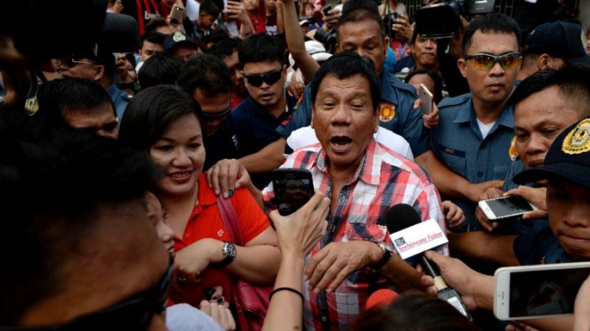 Φιλιππίνες: Εκπρόσωπος του Ντουτέρτε προσπαθεί να «μαζέψει» τις δηλώσεις του περί Χίτλερ
